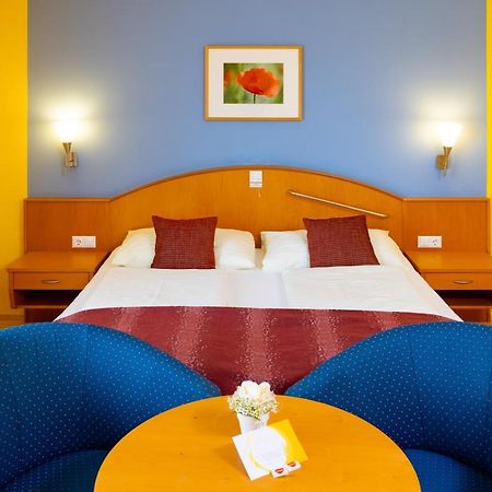 Golf & Thermenland Sonnenpension Fruehstueckshotel Burgauberg Штегерсбах Екстер'єр фото