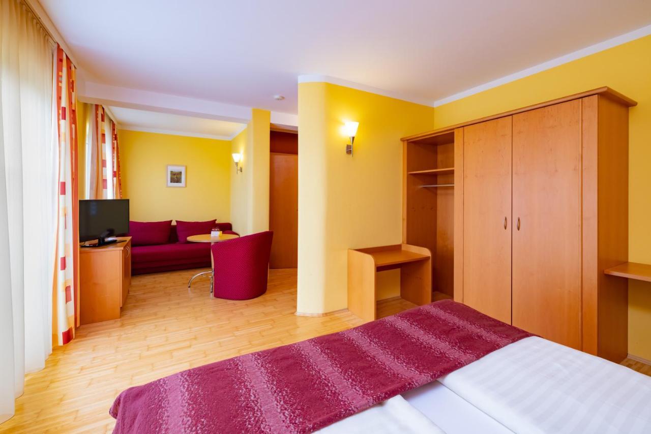 Golf & Thermenland Sonnenpension Fruehstueckshotel Burgauberg Штегерсбах Екстер'єр фото