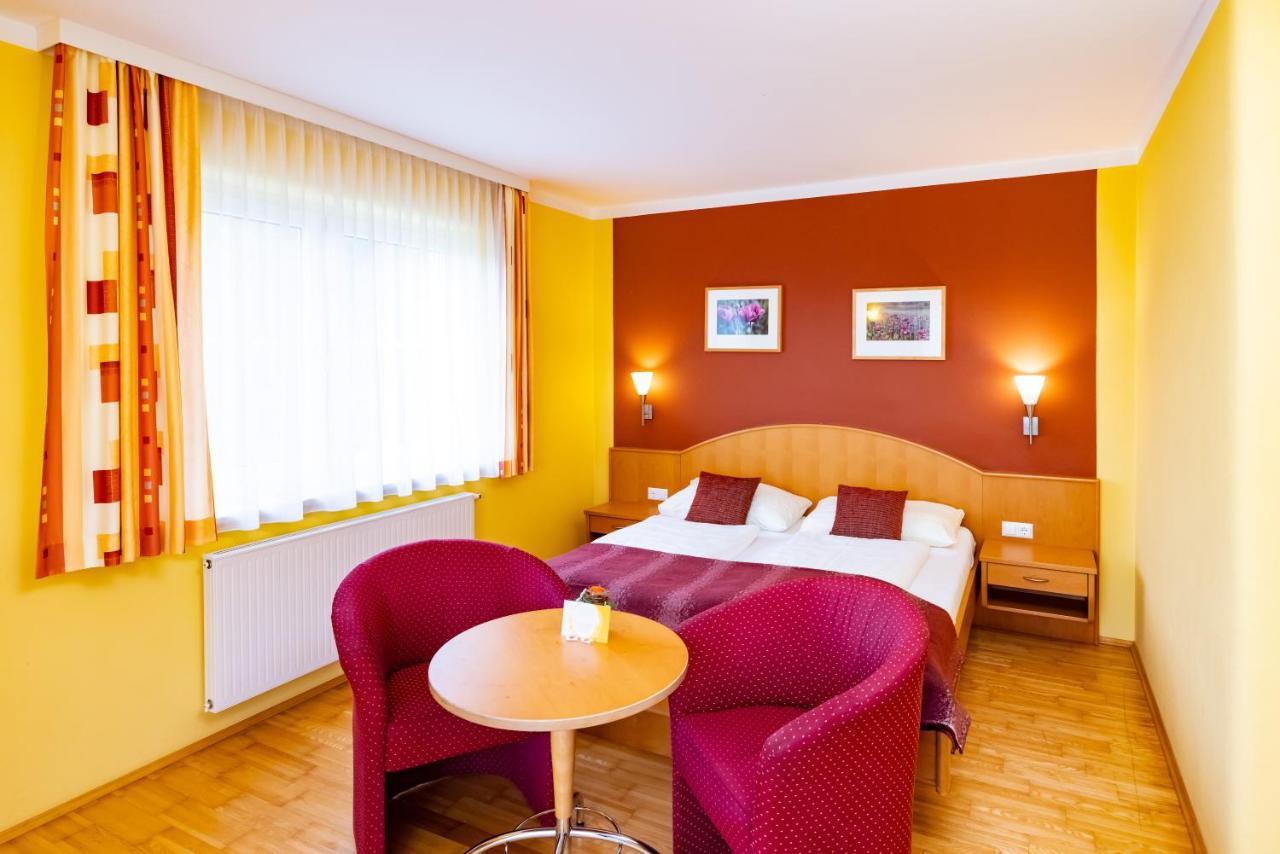 Golf & Thermenland Sonnenpension Fruehstueckshotel Burgauberg Штегерсбах Екстер'єр фото