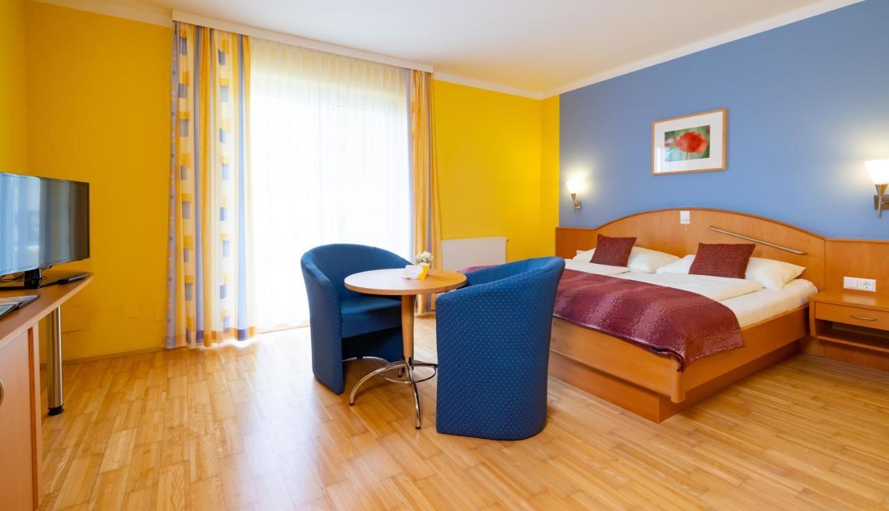 Golf & Thermenland Sonnenpension Fruehstueckshotel Burgauberg Штегерсбах Екстер'єр фото