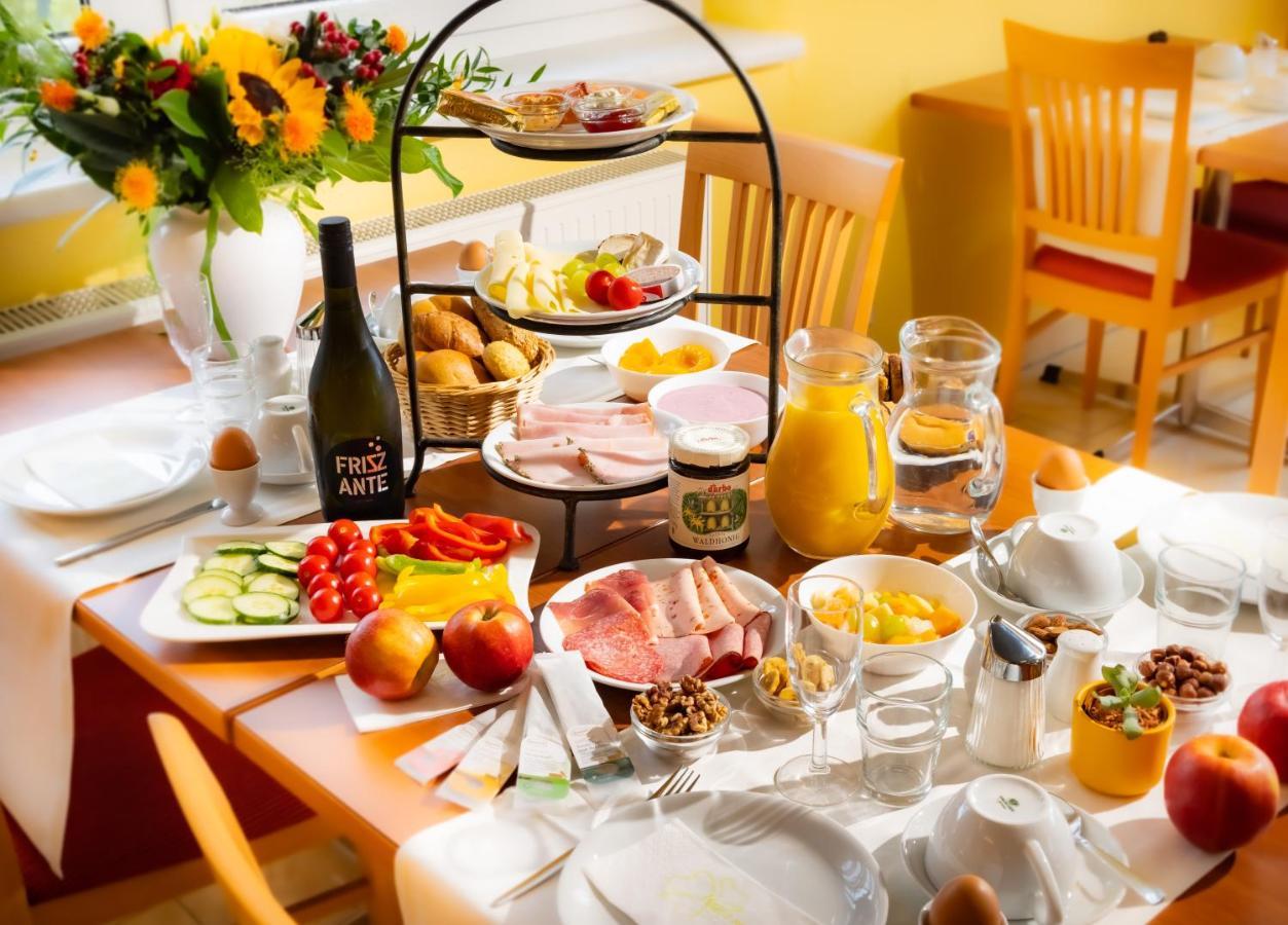 Golf & Thermenland Sonnenpension Fruehstueckshotel Burgauberg Штегерсбах Екстер'єр фото