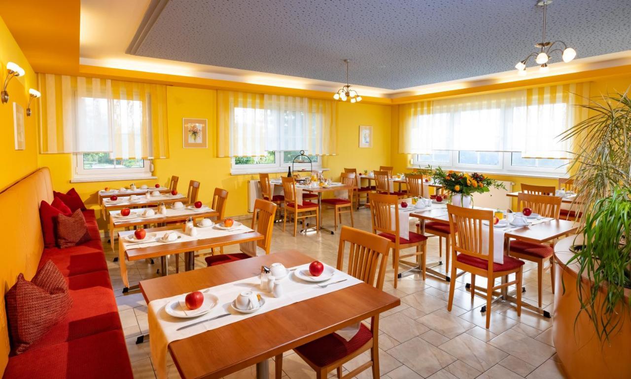 Golf & Thermenland Sonnenpension Fruehstueckshotel Burgauberg Штегерсбах Екстер'єр фото