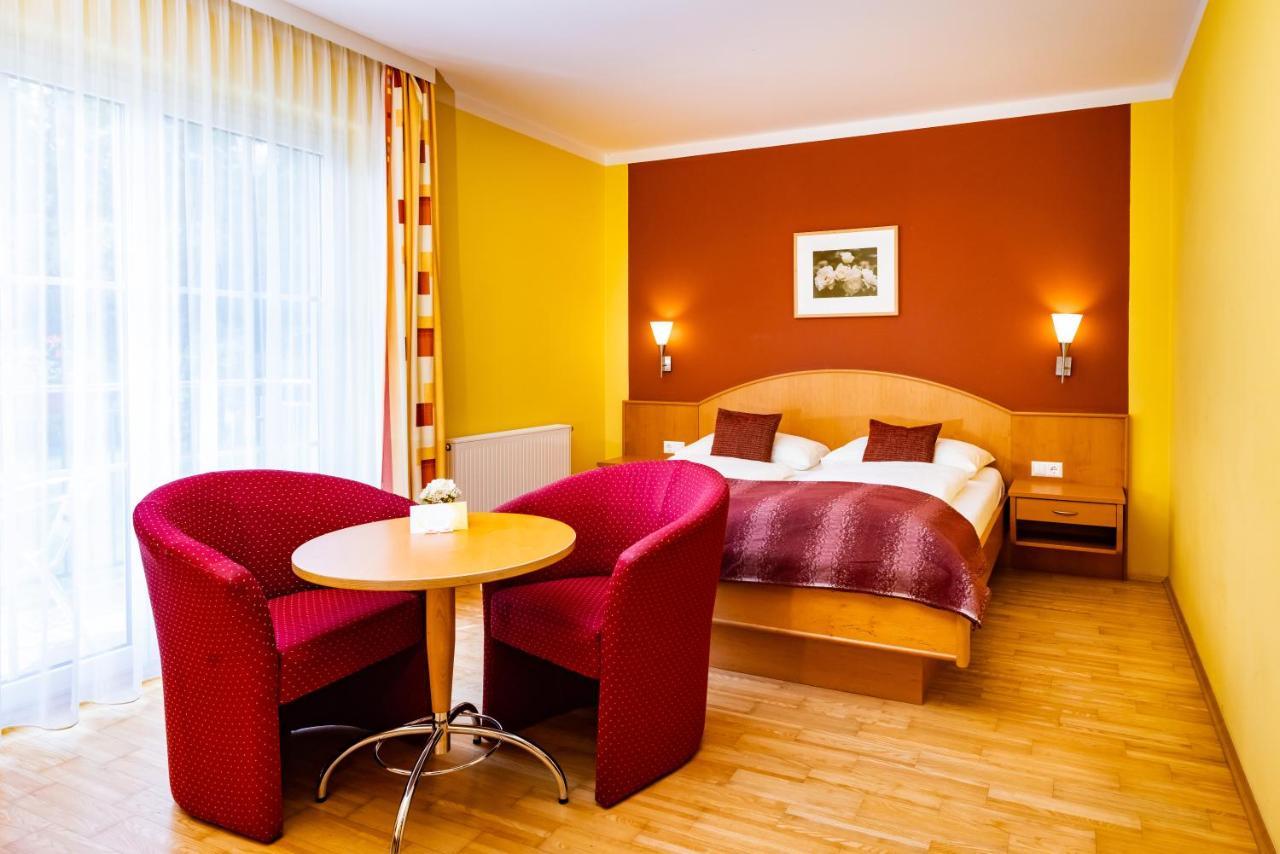 Golf & Thermenland Sonnenpension Fruehstueckshotel Burgauberg Штегерсбах Екстер'єр фото