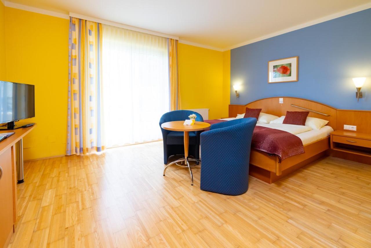 Golf & Thermenland Sonnenpension Fruehstueckshotel Burgauberg Штегерсбах Екстер'єр фото