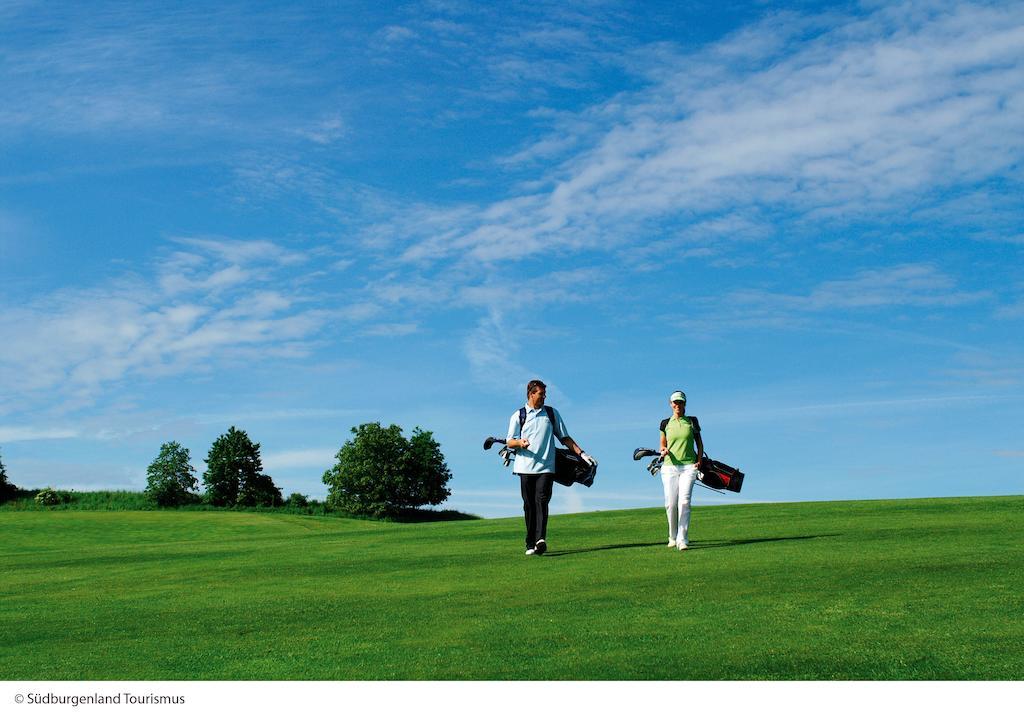 Golf & Thermenland Sonnenpension Fruehstueckshotel Burgauberg Штегерсбах Екстер'єр фото